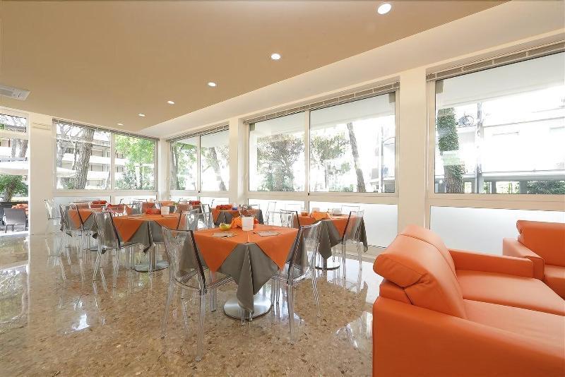 Hotel Meuble Zenith ลินญาโน ซับเบียโดโร ภายนอก รูปภาพ