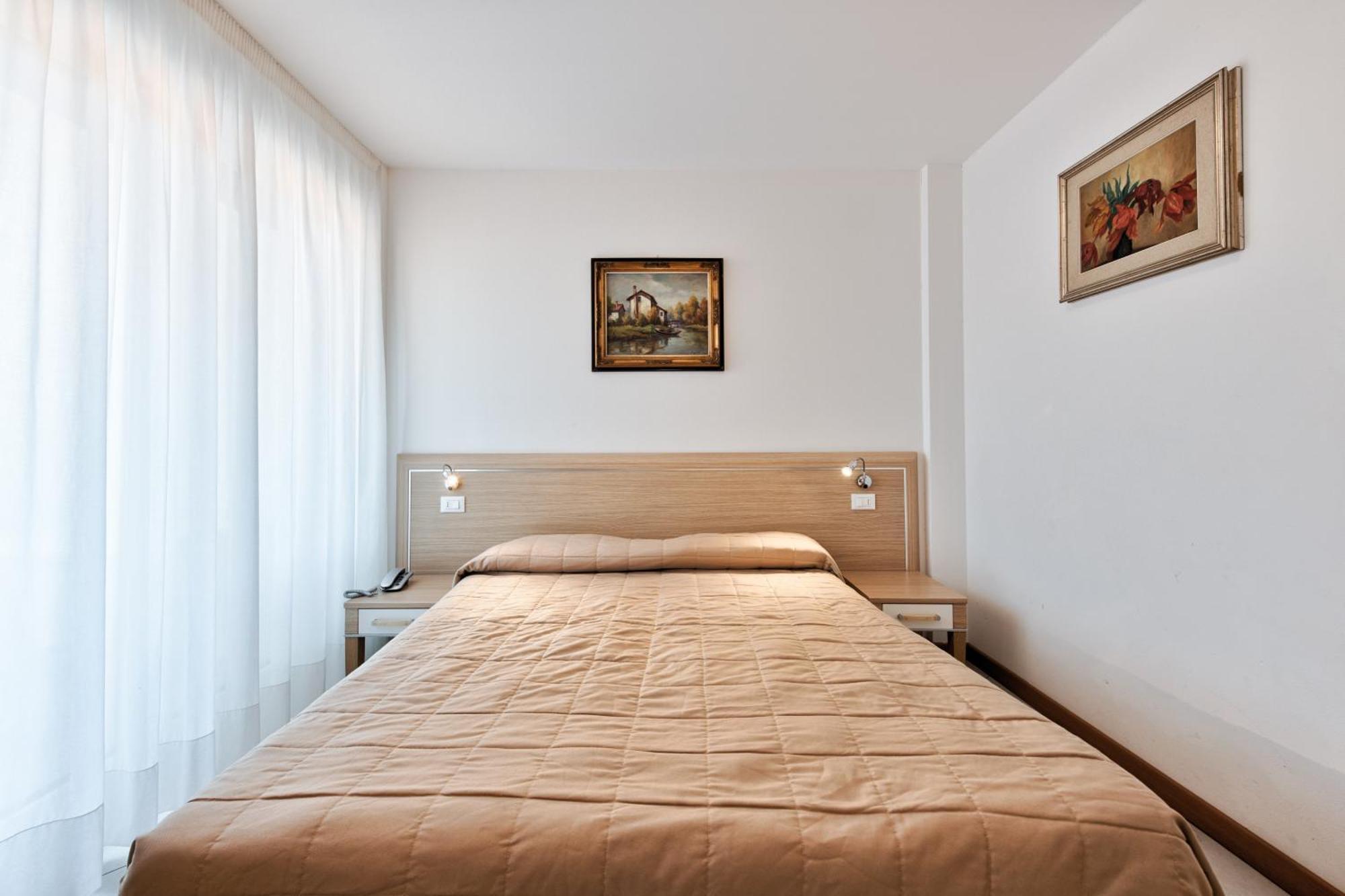 Hotel Meuble Zenith ลินญาโน ซับเบียโดโร ภายนอก รูปภาพ