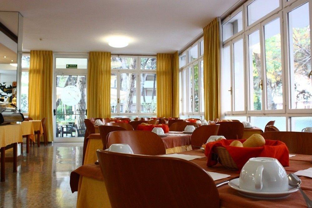 Hotel Meuble Zenith ลินญาโน ซับเบียโดโร ภายนอก รูปภาพ