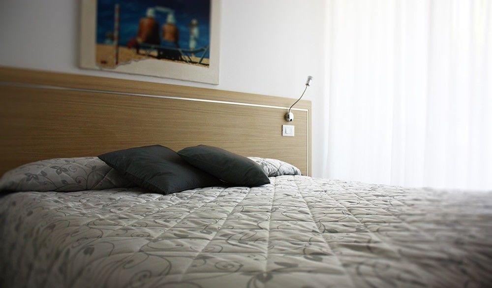 Hotel Meuble Zenith ลินญาโน ซับเบียโดโร ภายนอก รูปภาพ