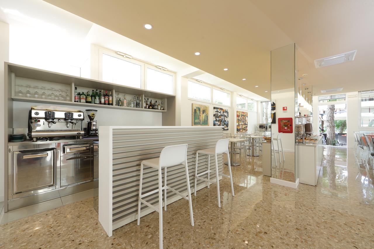 Hotel Meuble Zenith ลินญาโน ซับเบียโดโร ภายนอก รูปภาพ
