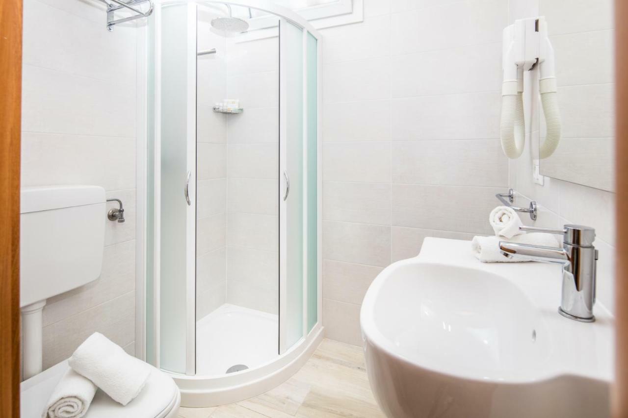 Hotel Meuble Zenith ลินญาโน ซับเบียโดโร ภายนอก รูปภาพ